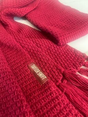 LIMITED EDITION Taylor Swift RED (TV) “ALL TOO WELL” Scarf — LIKE NEW